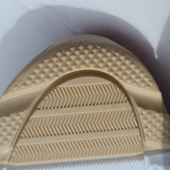 Tommy Bahama ladies pull on memory foam fabric shoes - Picture 5 of 7